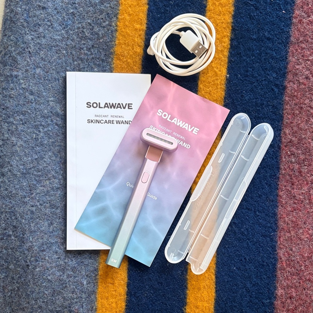 Solawave Skincare Wand - Pink